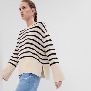 Gap 24/7 Split-Hem Crewneck Sweater